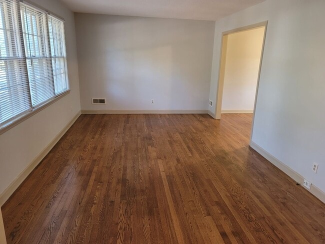 Building Photo - 6420 Cloverdale Dr