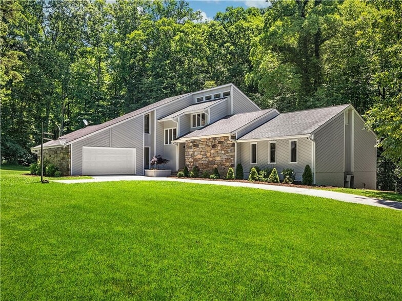 Building Photo - 19 Shady Brook Ln