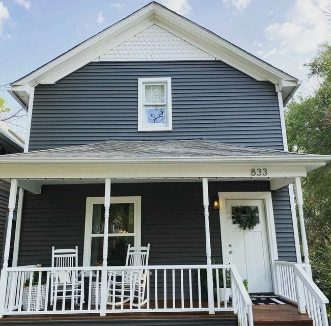 Building Photo - 833 E Kiowa St