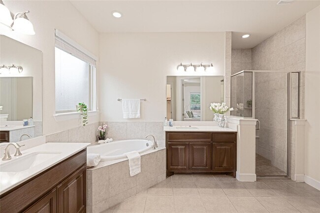 Building Photo - 228 Lockhart Lp