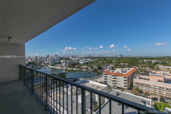 Building Photo - 2625 Collins Ave