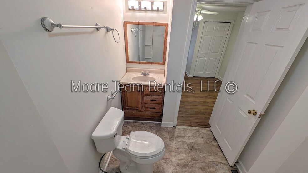 Building Photo - 818 3rd Ave W