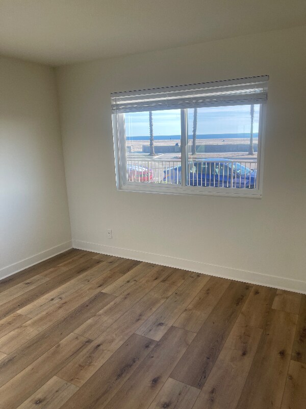 Building Photo - 284 E Surfside Dr