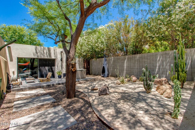 Building Photo - 3601 N 55th Pl