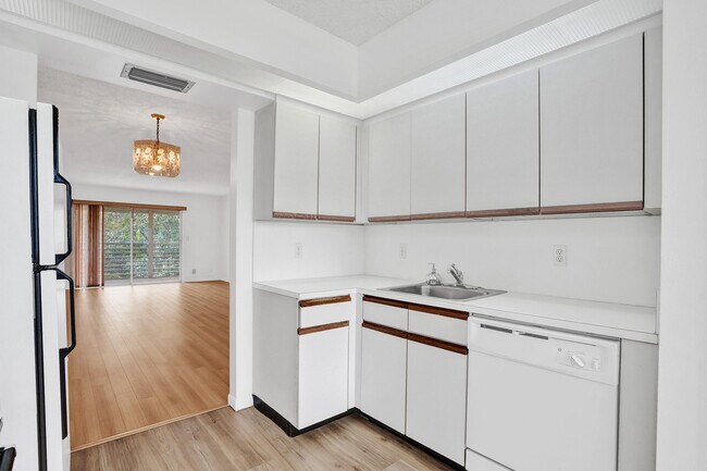 Building Photo - 1501 Cayman Way