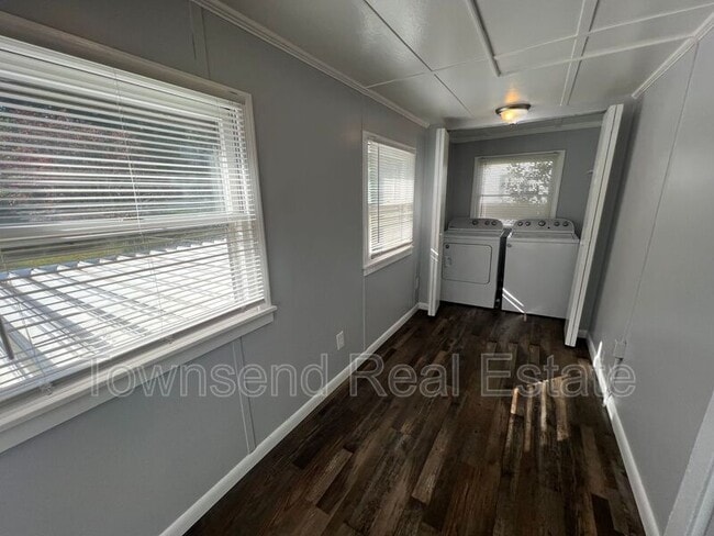 Building Photo - 134 John St