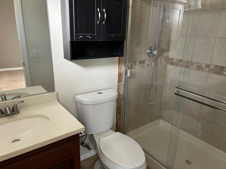 Building Photo - 705 W Graaf Ave