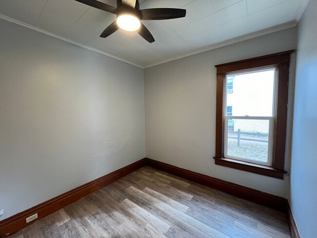 Building Photo - 902 S 4th Ave