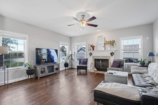 Building Photo - 9366 Alder Dr