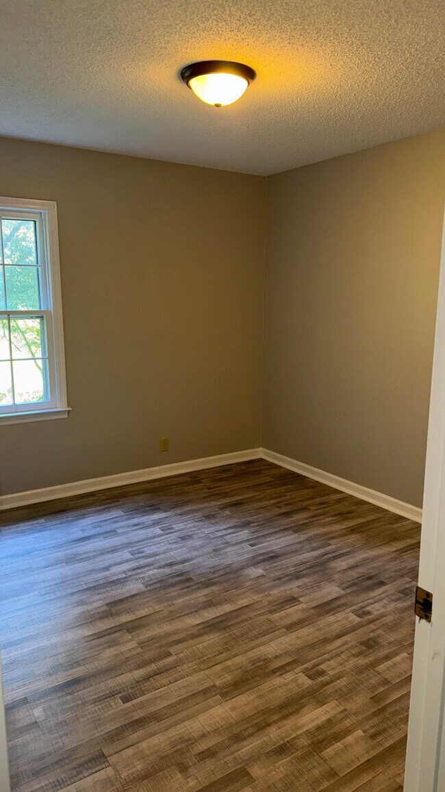 Building Photo - 160 Cotton Road