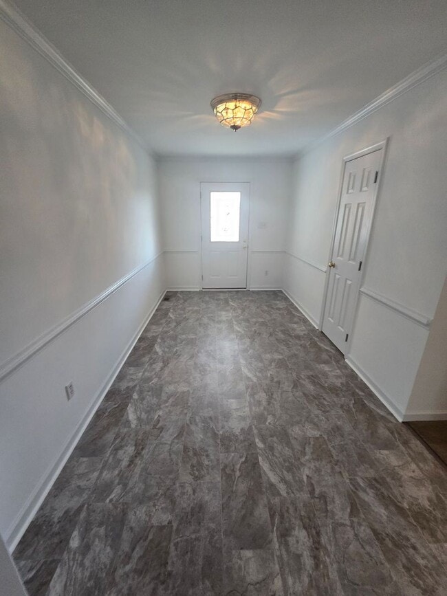 Building Photo - 3 bedroom rancher  in City of Colonial Hei...