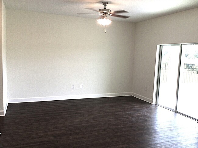 Building Photo - 1033 Walden Pond Dr