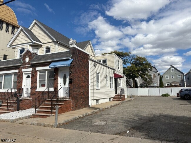 Primary Photo - 314 Washington St