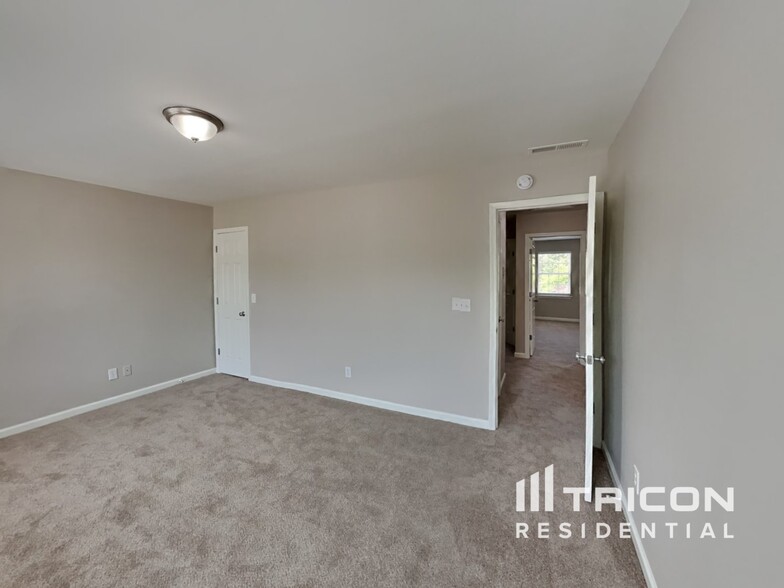 Building Photo - 1104 Braemar Highland Dr