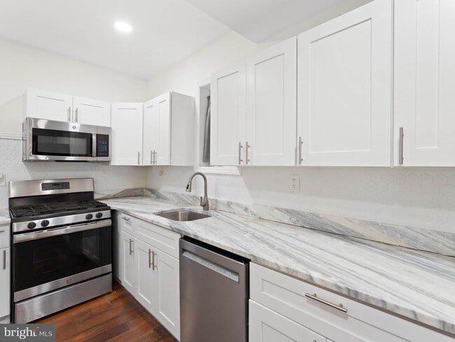 Building Photo - 2443 Nicholas St