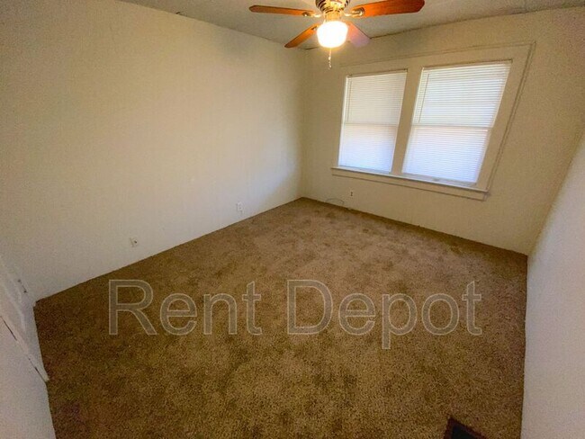 Building Photo - 433 S Evans Ave
