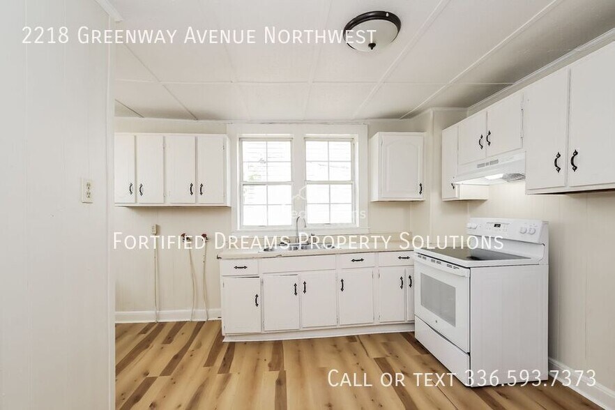 Building Photo - 2218 Greenway Ave NW