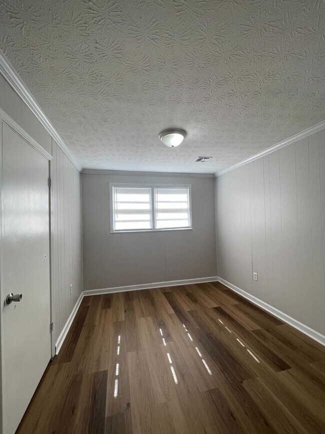 Building Photo - 3465 Dundale Rd