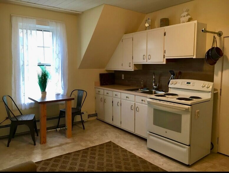 Building Photo - 3 Lareau Ct