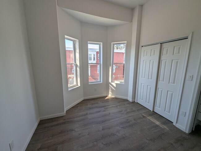 Building Photo - Gorgeous Home - West Philadelphia