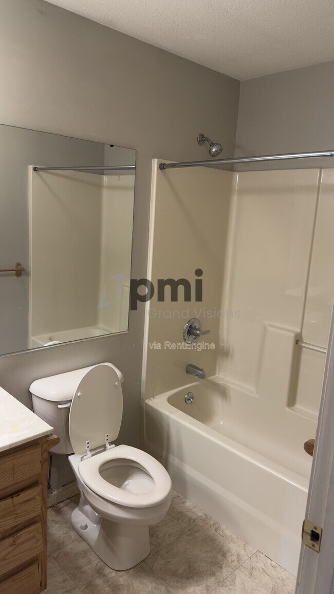 Building Photo - 1308 Arthur Ave