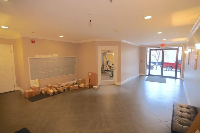 Building Photo - 915 Madison St