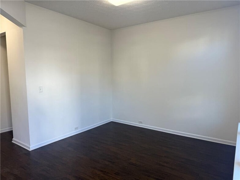 Building Photo - 2729 Heathrow Dr