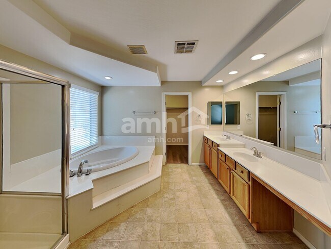 Building Photo - 6803 S 41st Ln