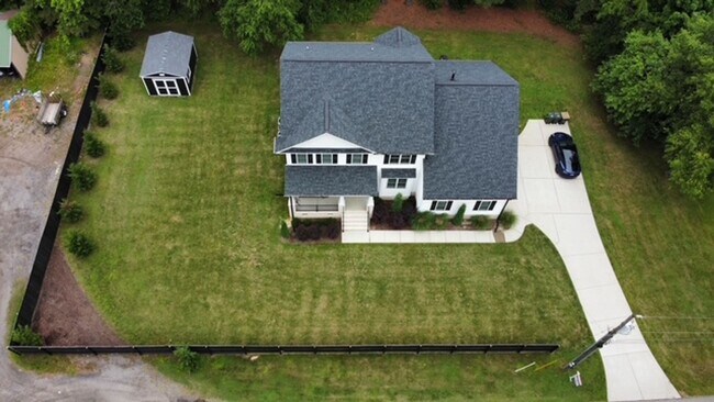 Building Photo - 718C Poquoson Ave