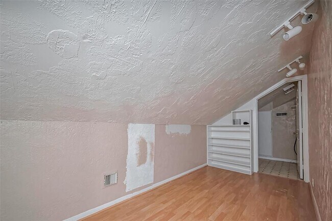 Building Photo - 4015 Black Locust Dr