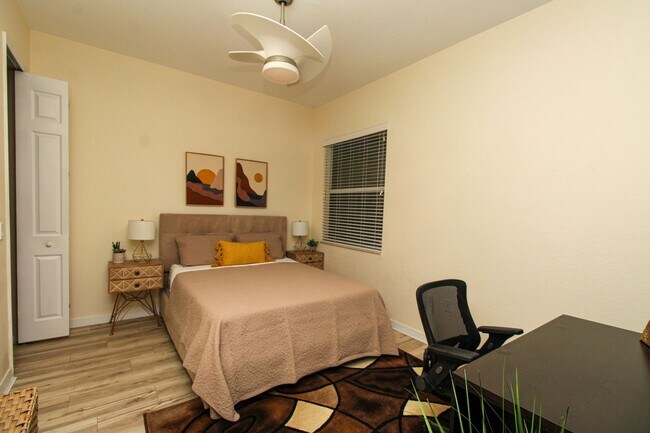 Building Photo - MARIPOSA ** SEASONAL (90 DAY MINIMUM STAY)...