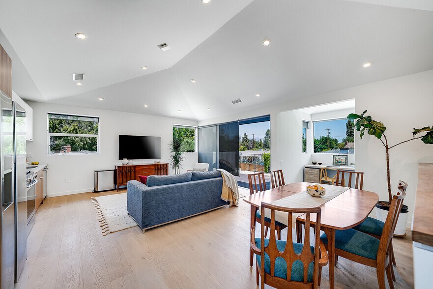 Building Photo - 4539 Beck Ave