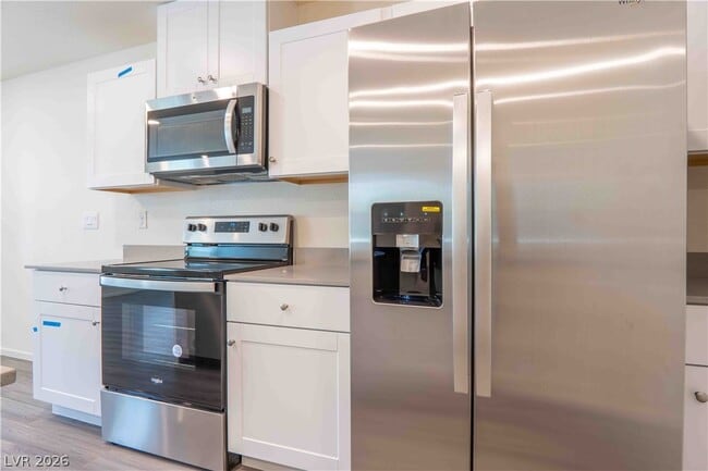 Building Photo - 3727 Celesta Vis Ave