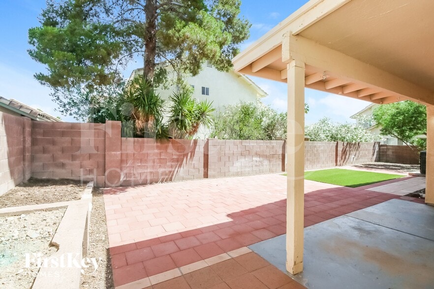 Building Photo - 3710 W Spinnaker Ln