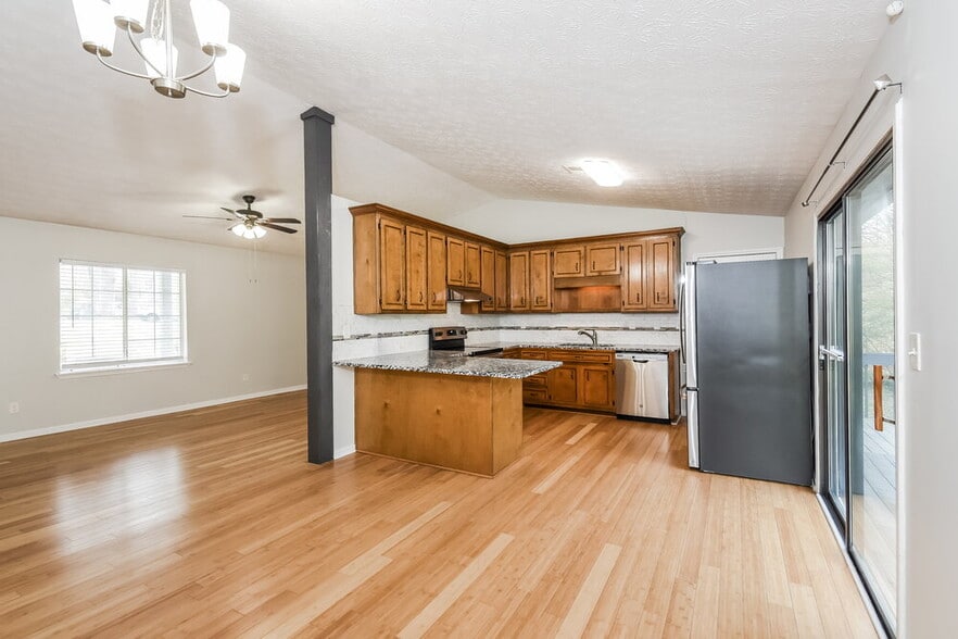 Building Photo - 1890 Lamplighter Way