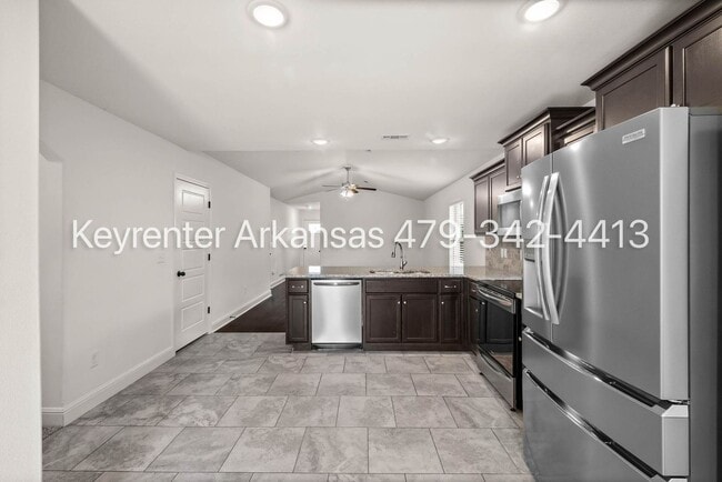Building Photo - Bentonville living | 4bed 2bath