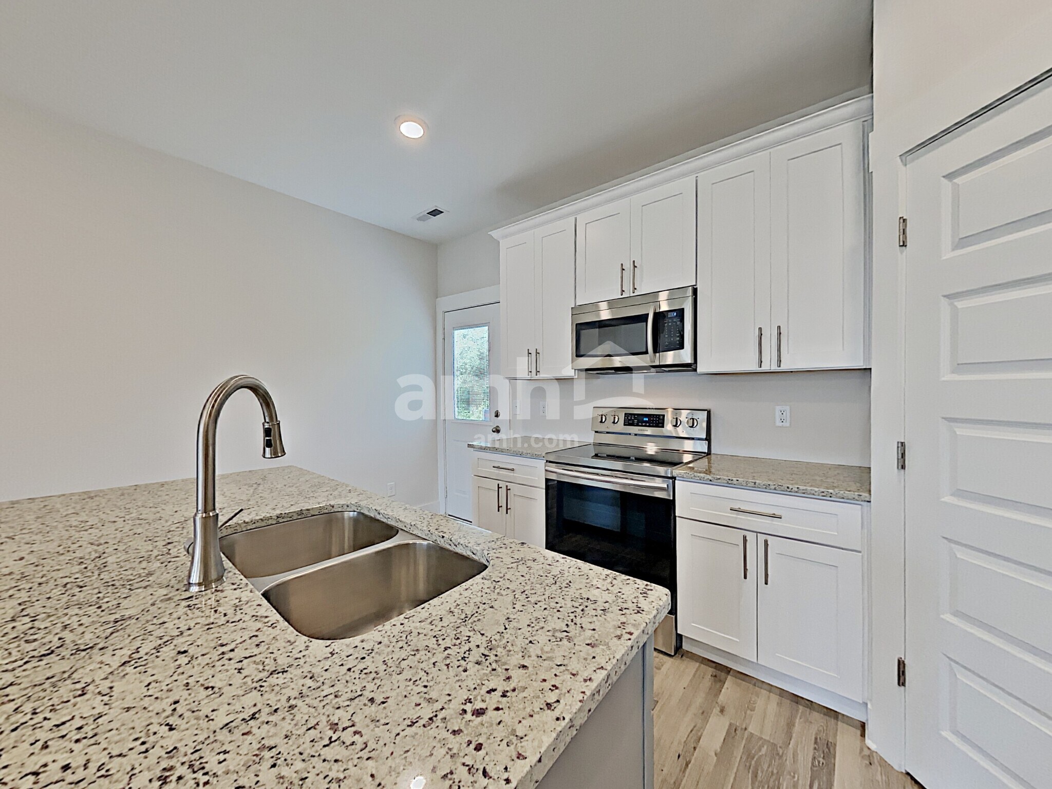 Building Photo - 326 Charity Ln