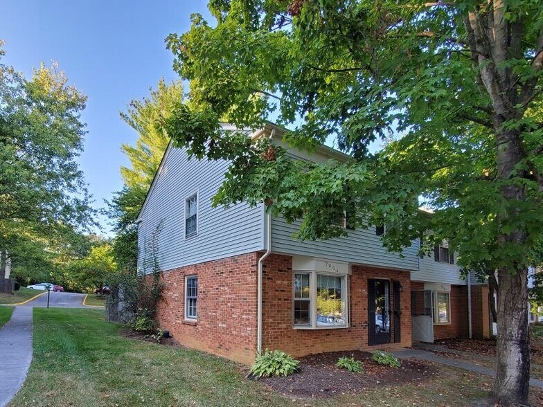 Building Photo - 2806 Newton Ct