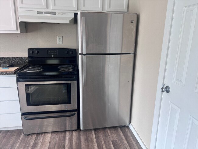 Building Photo - 814 Sun St