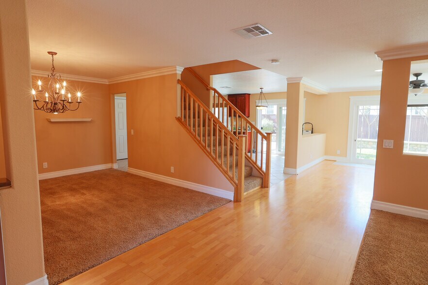 Building Photo - 2582 Hudson Ave
