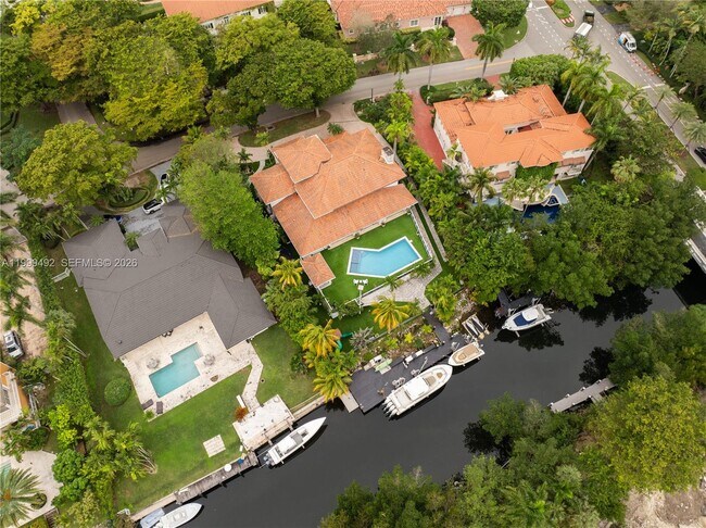 Building Photo - 7125 Los Pinos Blvd