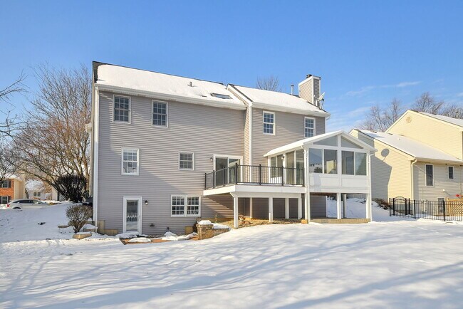 Building Photo - 389 Colonial Cir