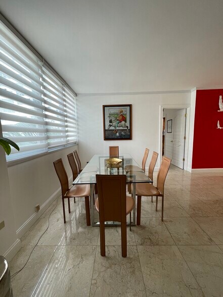 Building Photo - 999 Brickell Bay Dr