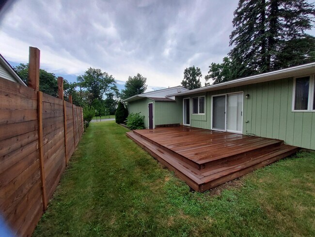 Building Photo - 2828 Packard St