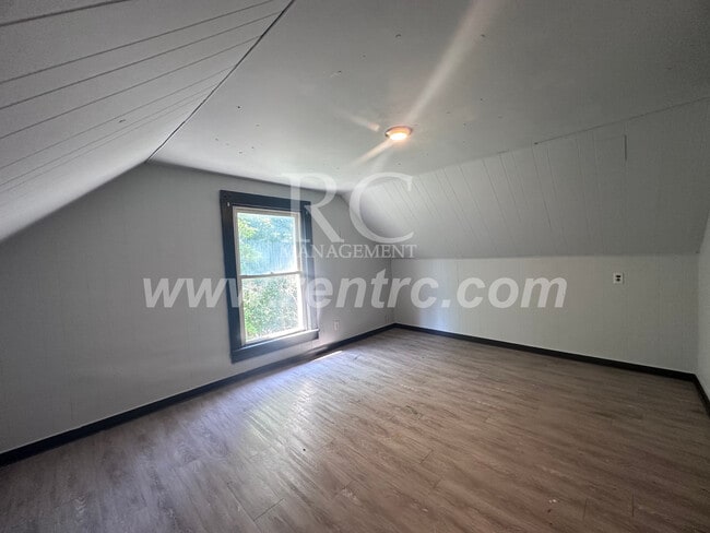 Building Photo - 33 Bismark-