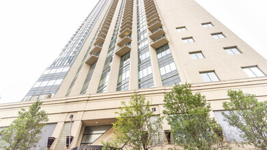 Building Photo - 111 W Maple St