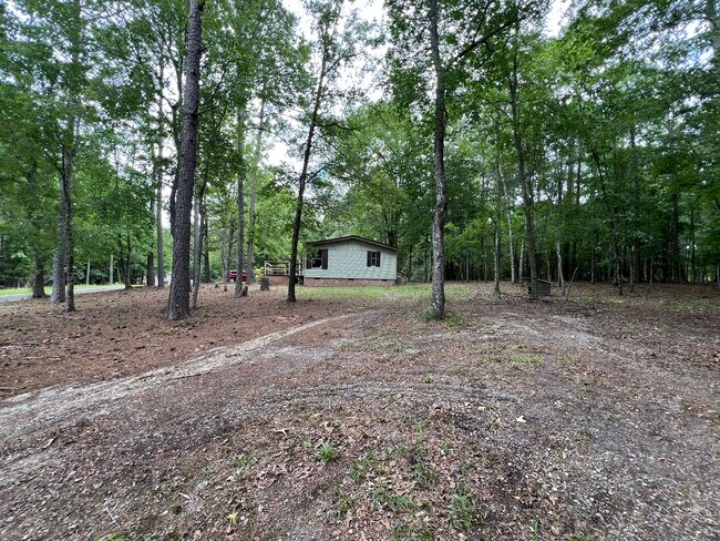 Building Photo - 102 Stillwater Dr