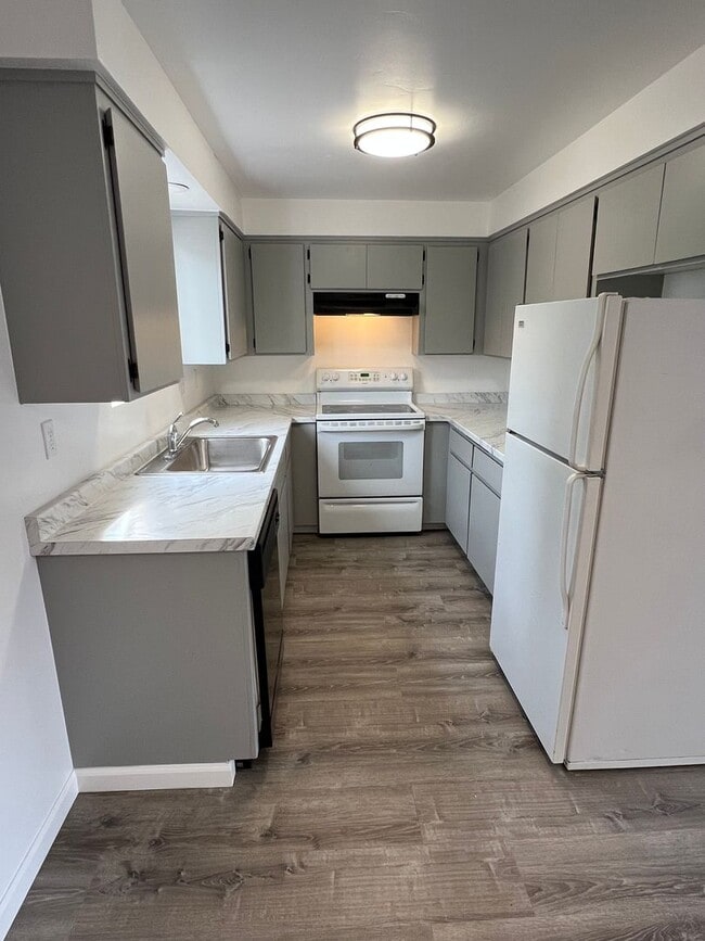 Building Photo - 851 NE A St