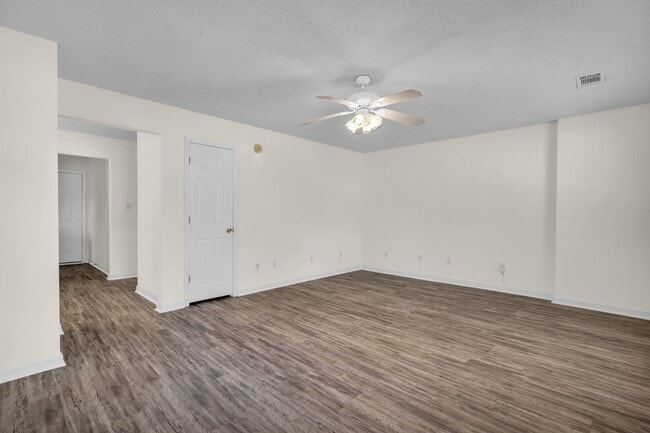 Building Photo - 1202 E Waldburg St