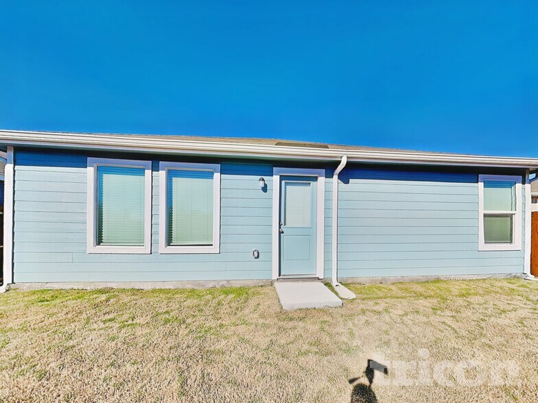 Building Photo - 1793 Courage Crk